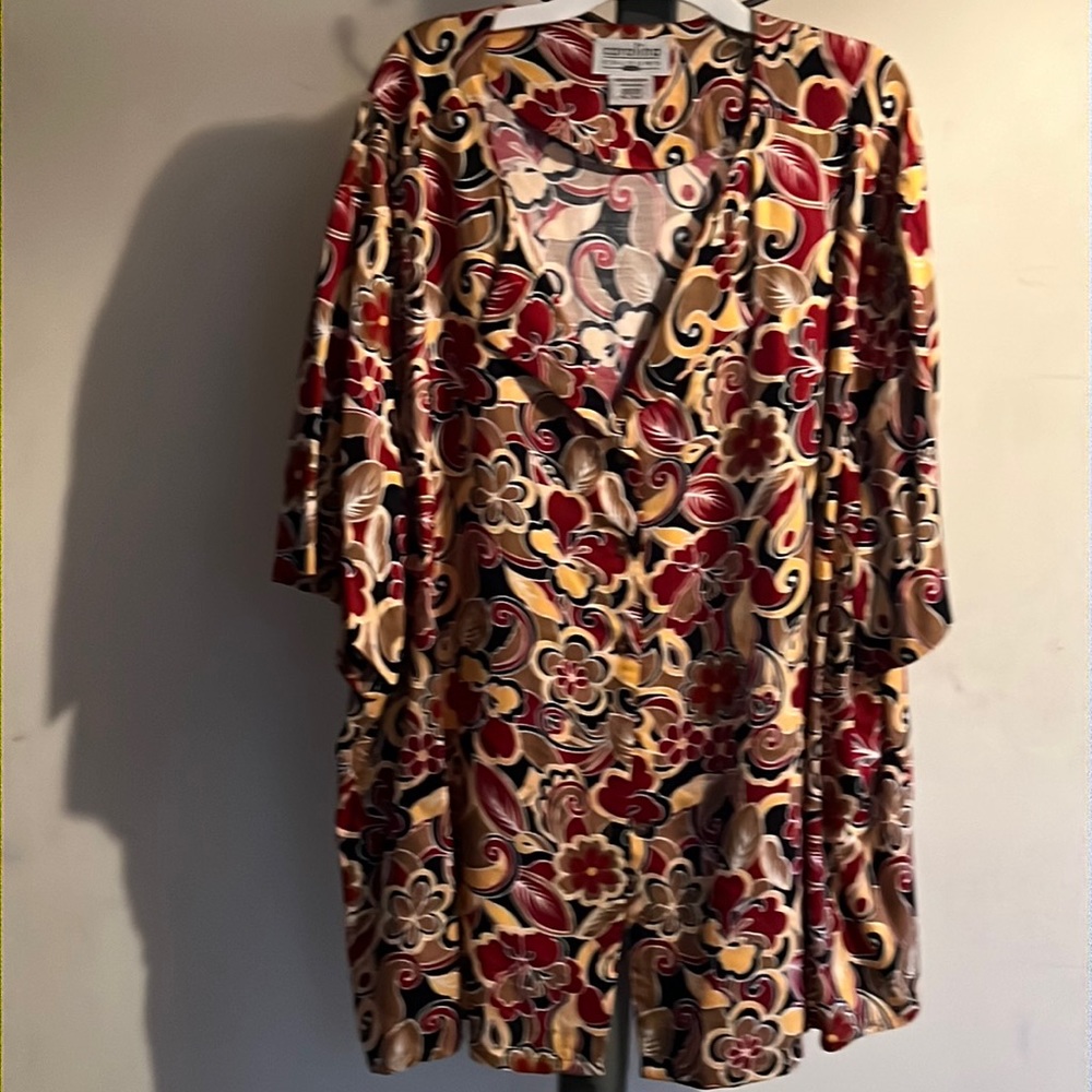 NWOT Plus size top by Carolina Colors Size 26/28